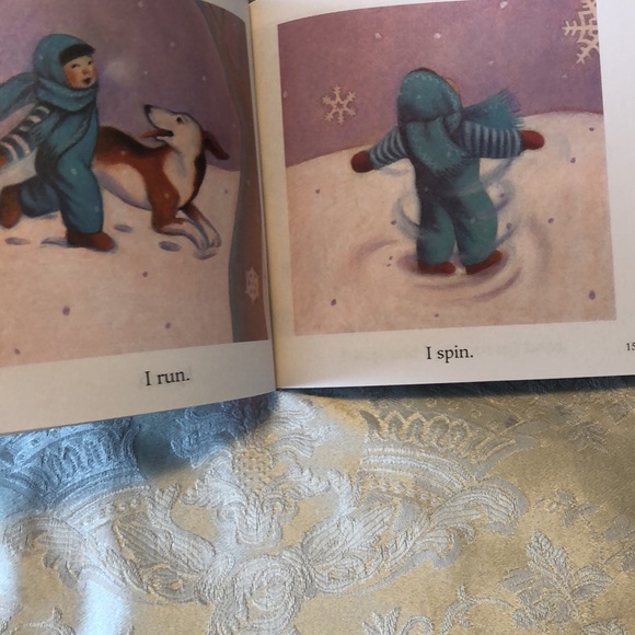 MILLIONS OF SNOWFLAKES NWOT SCHOLASTIC CHILDRENS BOOK Mary McKenna Siddals- #237 - Picture 7 of 8